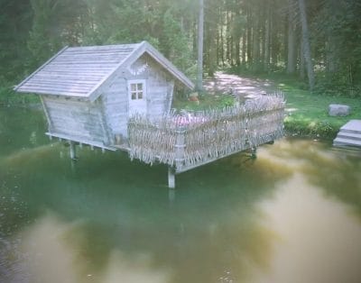 Namelis miško poilsiavietėje | Miško Rojus