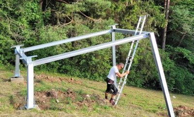 Pradžia visko, kas netrukus pakibs virš žemės.#BlackViewCabin #SmallHouse #Tin…