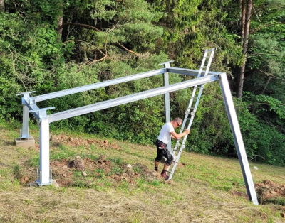 Pradžia visko, kas netrukus pakibs virš žemės.#BlackViewCabin #SmallHouse #Tin…