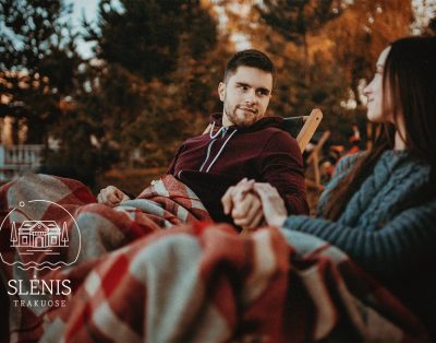 Ruduo Slėnyje turi savo ritmą.  Kai medžiai aplink ežerą nusidažo šiltais atspal…