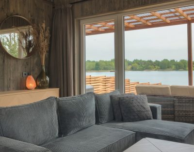 Apsižvalgykite mūsų namelių viduje  Visi trys nameliai yra vienodi, pritaikyti 1…