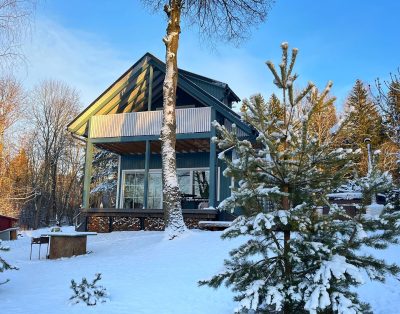 Mėlynas namelis #apgyvendinimas #nameliunuoma #prieezero #tytuvėnai #kubilas #…