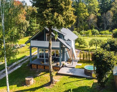 M ė l y n a s n a m e l i s #poilsiavietegilius #tytuvėnai #nameliųnuoma #namel…