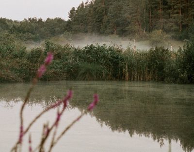 Rūkai, lyg bedugnės šydas, apgaubiantis šią žemę. Tai patirtis, į kurią kviečiam…