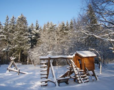Kviečiame į Sodyba „Duburiai”,- pailsėti sniego skraiste apsigaubusiame miške, j…