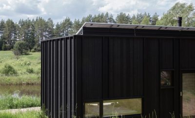 Bedugnės kaime įsikūrę du Konga stay daniški viešbučiai išsiskiria juos supančia…