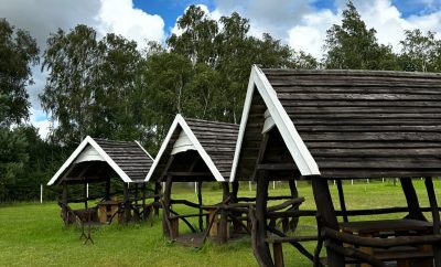Pietums šašlykas, o gal iš vietinių Šventosios žvejų pagauta ir pagrilinta žuvyt…