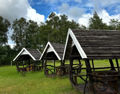 Pietums šašlykas, o gal iš vietinių Šventosios žvejų pagauta ir pagrilinta žuvyt…