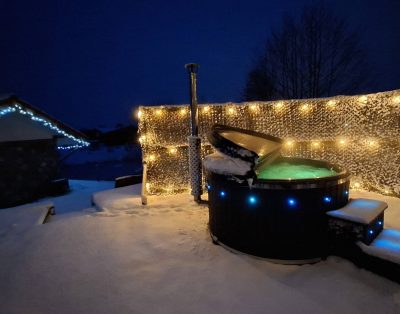 Laisva šį savaitgali!
Nakvine apartamentuose sų kubilų terasoje,Arba saunos na…