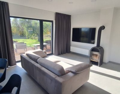 Sodyba gyvenimui,netoli Utenos, prie vandens,gamtoje su pakrante.Artimiausi kaim…