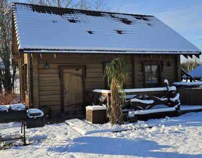 **PRALEISKITE SAVAITGALĮ PLATELIUOSE****NAKVYNĖ SU PIRTIMI namelyje Ąžuolas (4…