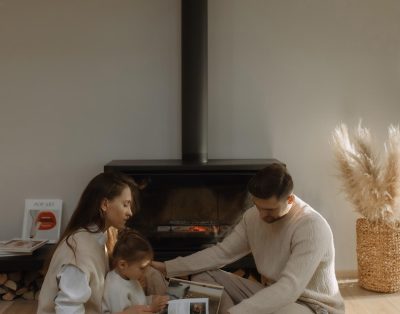 Tikros žiemos apsuptyje, jaukiai prie židinio, mėgaukitės laiku su šeima. Kvieči…