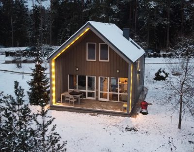 Sniegas ir lemputės reiškia, kad kažkur tolumoje pradeda girdėtis „jingle bells,…