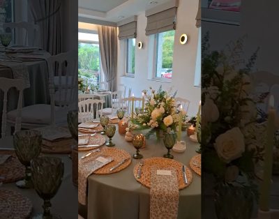 Moderni vestuvių salė su dekoru | Naturvila – sodyba šventėms #sodybavestuvems #wedding #naturvila