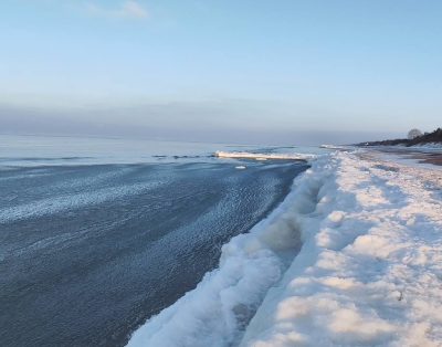 „Žiemos savaitgalis prie Baltijos“
Sniegas, šaltis ir tyla pajūryje.
Jūra visa…