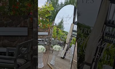 Paruošta terasa vestuvių ceremonijai | Sodyba Naturvila Vilniaus rajone #sodybavestuvems #naturvila