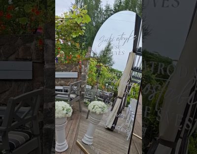 Paruošta terasa vestuvių ceremonijai | Sodyba Naturvila Vilniaus rajone #sodybavestuvems #naturvila