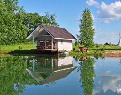 Namelis su kubilu prie ežero Anykščių rajone „Pas Žuvelį“