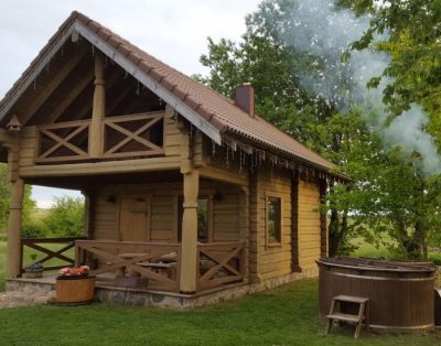 **PAILSĖKITE SODYBOJE „LIEPIJA”, PLATELIUOSE !!!****NAMELIS ĄŽUOLAS (4-vietis)…