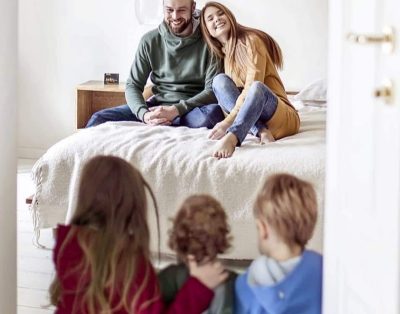 – Gal savaitgalį kažkur dviese?
– O kur juos dėsim?..Skamba pažįstamai?O rod…