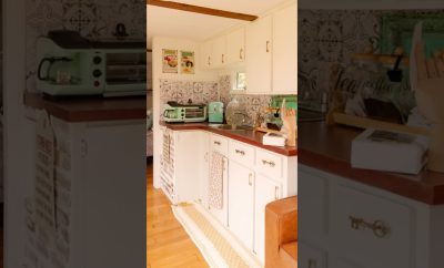Kotedžas miške prie ramios upės. Išsinuomok mane! Nuoroda aprašyme.