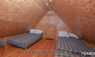 10 vietų pirtelė su kubilu prie Baltosios Ančios upės.