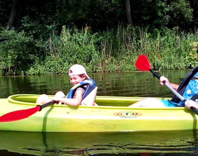 Kanojų žygis su vaikais Lietuvoje prie vilos „Dzūkijos uoga” – aktyvios atostogos Lietuvoje