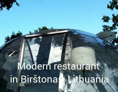 Šiuolaikinė restorano terasa Lietuvoje, naudojama visus metus